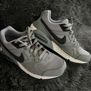 Gray Nike Pegasus Trail 29 Shoes